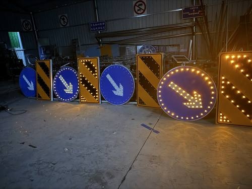 辽阳辽阳河南太阳能自发光交通路标牌厂家